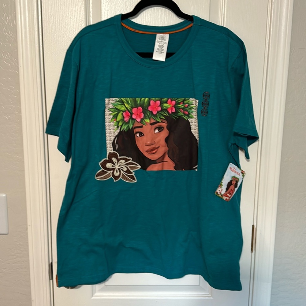 New with tags Disney store Moana embroidered t-shirt size XL